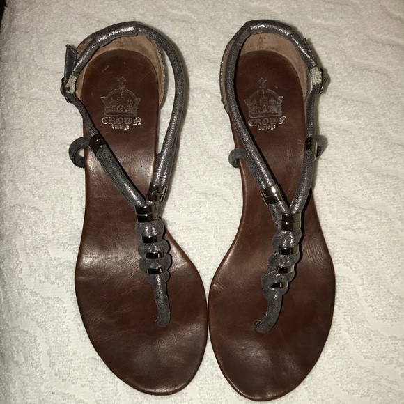 Woman’s wedge sandal. - Picture 1 of 5
